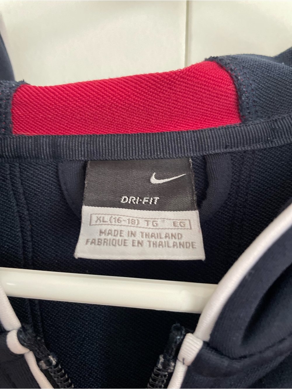 Women’s XL Nike Training Dri-Fit Navy/Red Hooded Jacket - Picture 2 of 11
